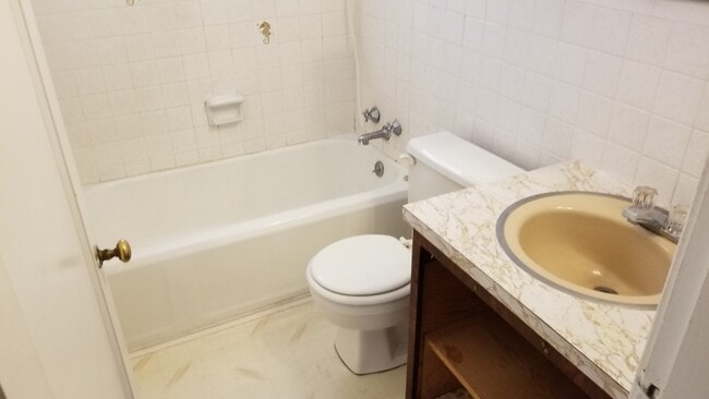 Building Photo - VIDEOTOUR: Don't Blink, This will be gone! PETS WELCOME