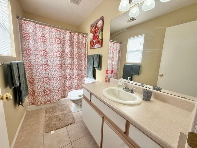 Building Photo - Beautiful Updated 3 Bedroom / 2 Bathroom Home in Prime Rio Rancho Location