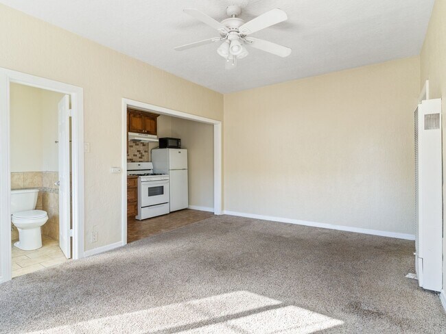 Interior Photo - 1324 Peterson Avenue
