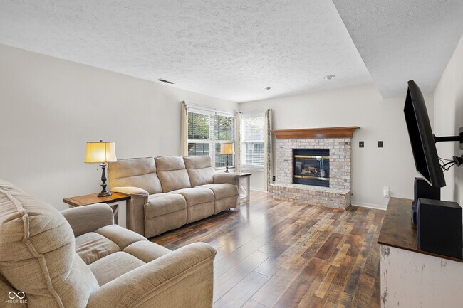 Building Photo - 7913 Meadow Bend Ln