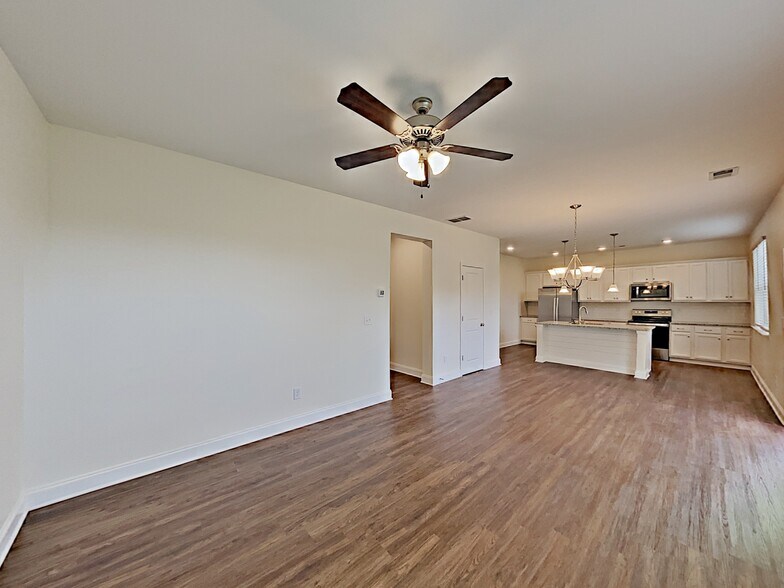 Building Photo - 8421 Northpoint Dr