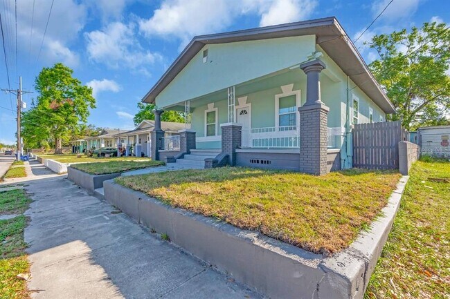 Primary Photo - 3101 N 15th St