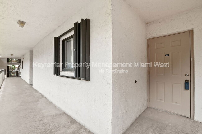 Building Photo - 4705 SW 62nd Ave