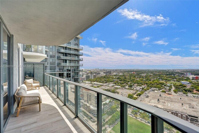 Building Photo - 121 NE 34th St