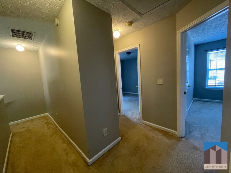 Building Photo - 2345 Delfern Dr