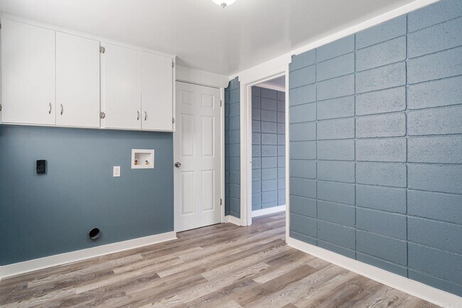Building Photo - 5708 Alta Vista Dr