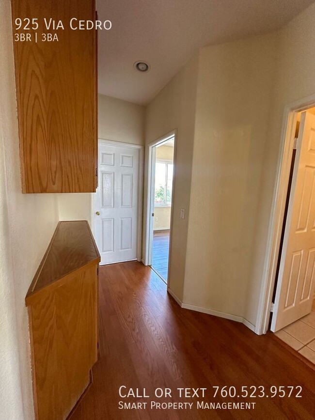 Building Photo - Beautiful Chula Vista 3bed+1 Loft, 2.5 bat...