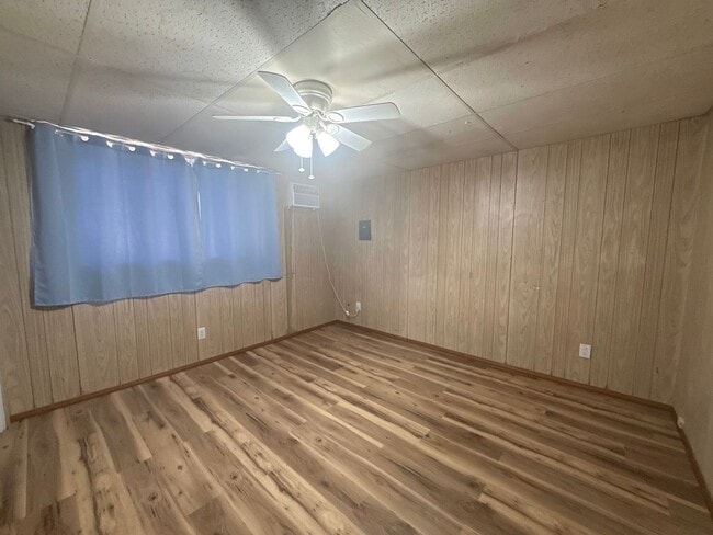 Building Photo - 809 Spruce Ave