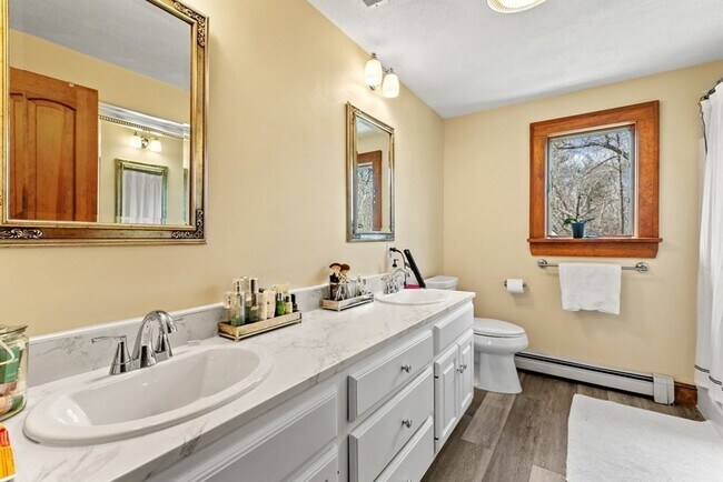 Building Photo - Stunning 3-Bedroom Home with Indoor Pool &...