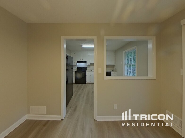 Building Photo - 2561 Falcon Ridge Dr SW
