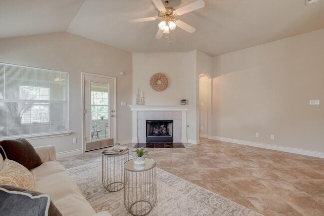 Building Photo - 1303 Ridgewood Dr