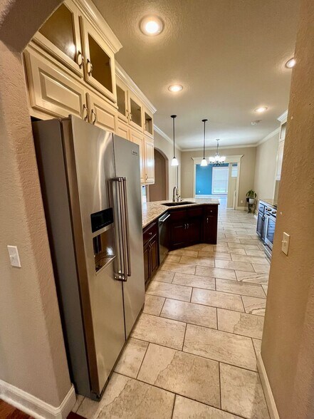 Building Photo - 3640 W Bowling Green Pl