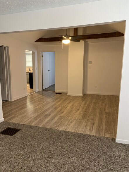 Building Photo - 1309 W Walnut St