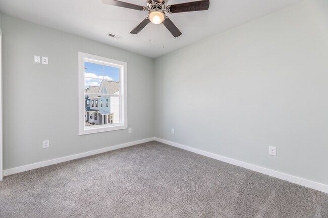Building Photo - Move In Special! 3 Bedroom Townhome each w...