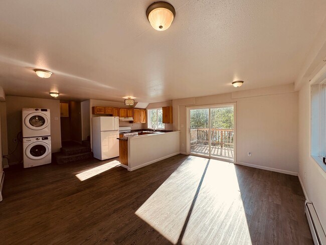 Primary Photo - 1670 N Basie Point Cir