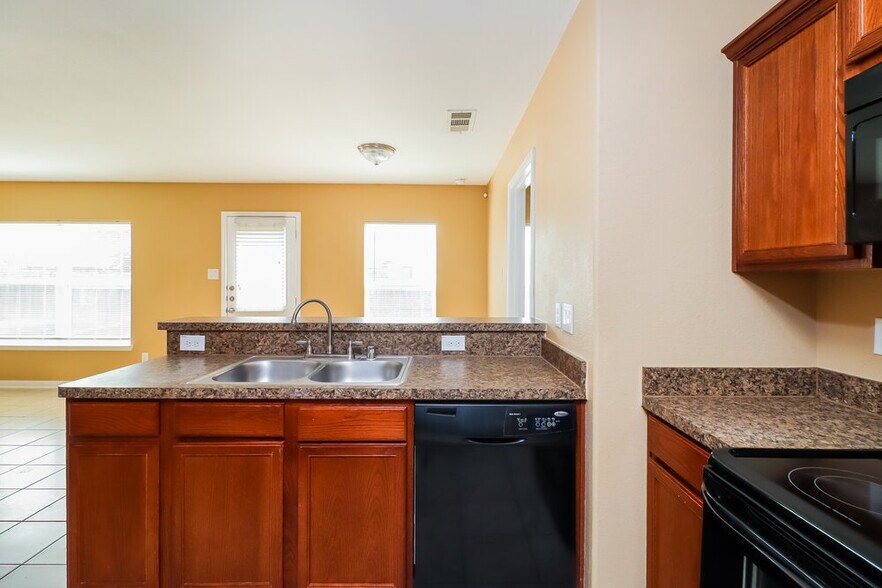 Building Photo - 10009 Quail Glen Dr