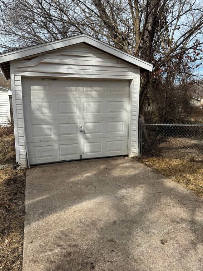 Building Photo - Furnished 3 Bedroom Home in Waynesville, MO! - Short Term Availability