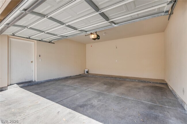 Building Photo - 10550 W Alexander Rd