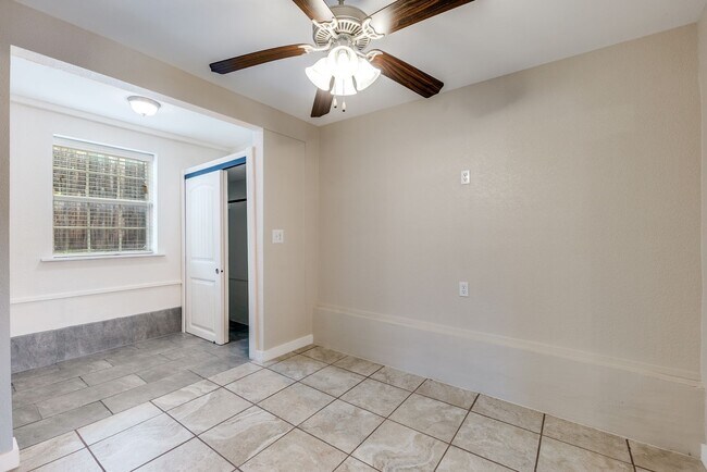 Building Photo - MONTICELLO PARK STUDIO APARTMENT