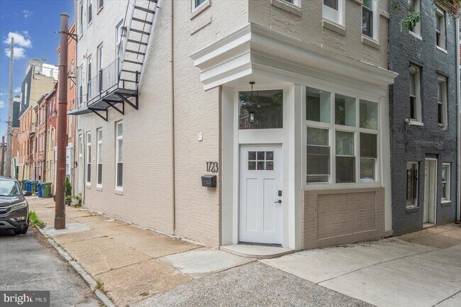 Building Photo - 1723 E Lombard St