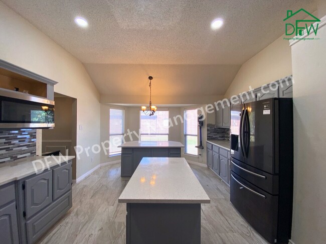 Building Photo - 2502 Chapel Hill Dr