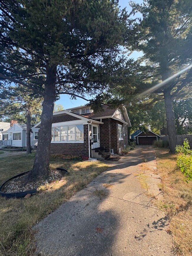 Building Photo - 3110 N Sherwood Ave