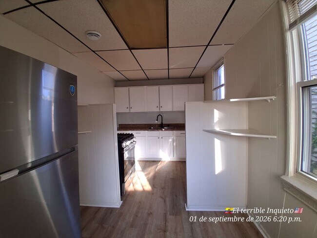 Building Photo - 122 E Amanda Ave