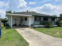 Building Photo - 422 Ann Dr
