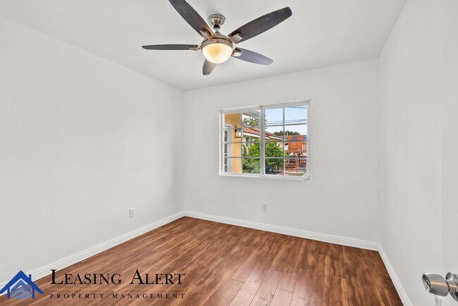 Building Photo - 7800 Lindley Ave