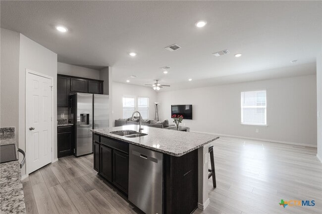 Building Photo - 2334 Aylesbury Dr