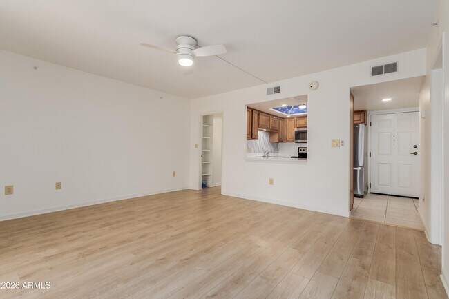 Building Photo - 10330 W Thunderbird Blvd