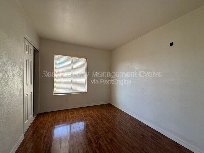 Building Photo - 2146 E 10th St