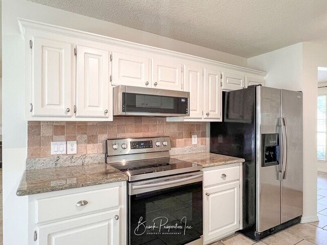 Building Photo - 2511 Southern Oaks Dr