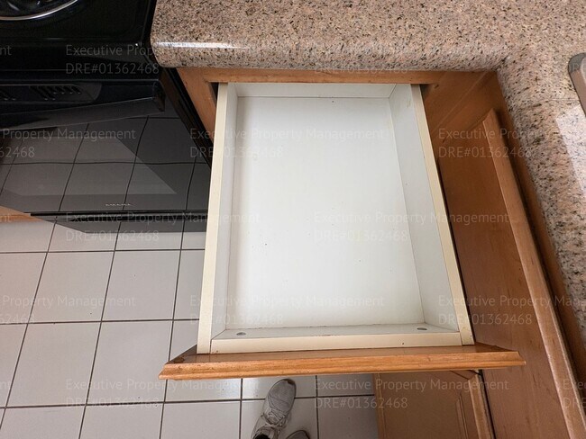 Building Photo - Glolden Valley Luxury Apartments Complex