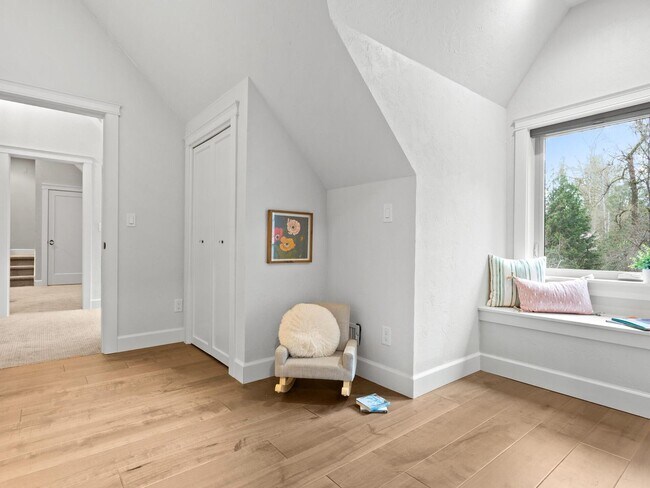 Building Photo - 4207 SE Aldercrest Rd