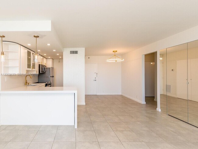 Building Photo - 1000 West Ave