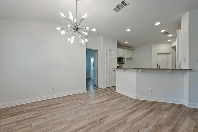 Building Photo - 5703 Marchmont Ln