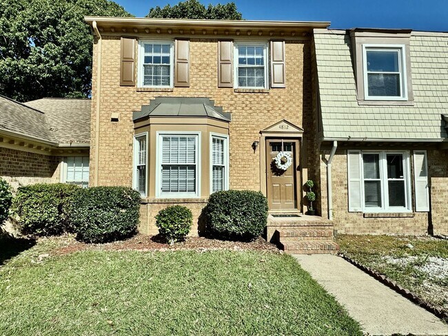 Building Photo - All Brick, End Unit Townhome in Kempsville...