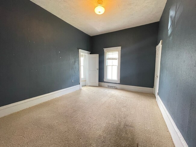 Building Photo - 4/2 bedroom house in republic