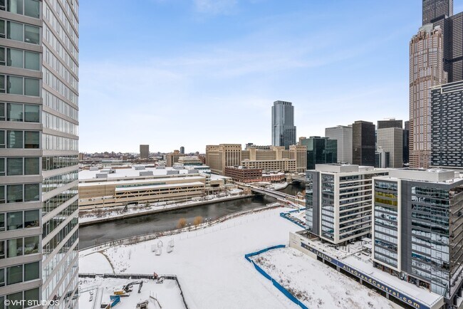 Building Photo - 701 S Wells St