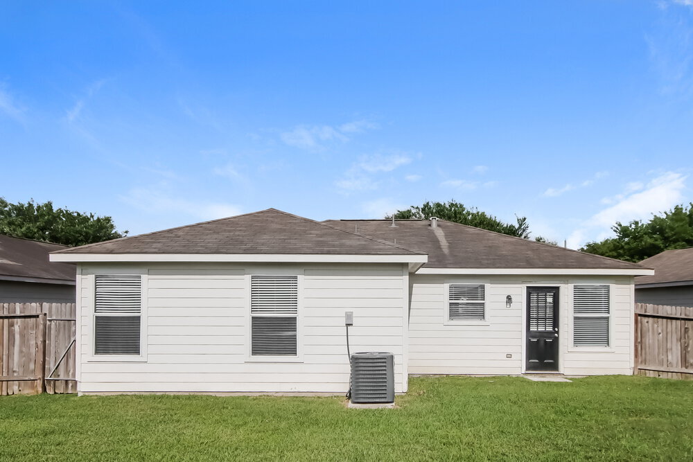 Building Photo - 28926 Trinity River Dr
