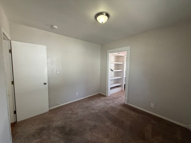 Building Photo - Three bedrooms, one bathroom, pet friendly, one car detached garage!