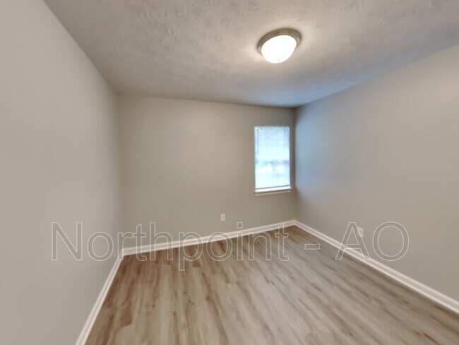Building Photo - 5761 Western Hills Dr