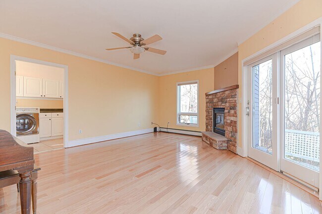 Building Photo - 139R Granite St