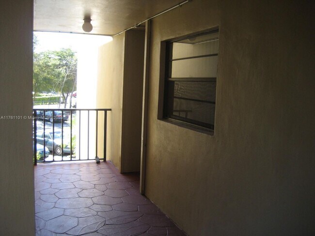 Building Photo - 10855 SW 112th Ave