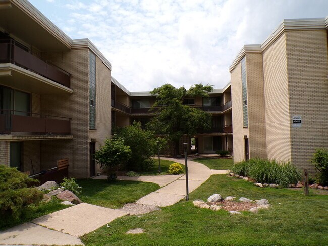 Building Photo - 12548 Fairview Ave