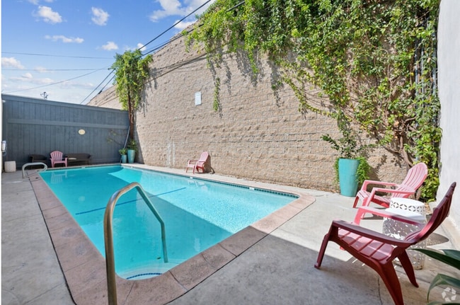 Interior Photo - 435 W. Regent St