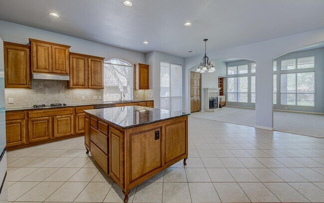 Building Photo - 2785 Lake Forest Dr