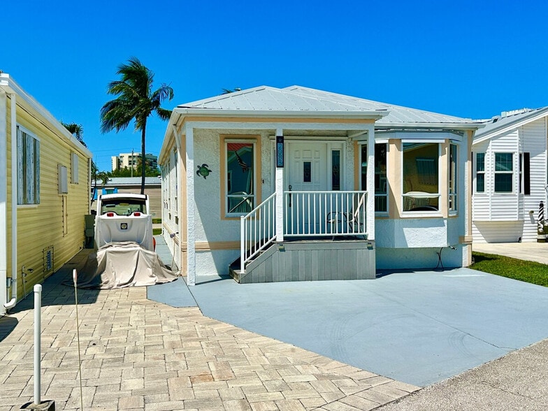 Building Photo - 2083 Nettles Blvd