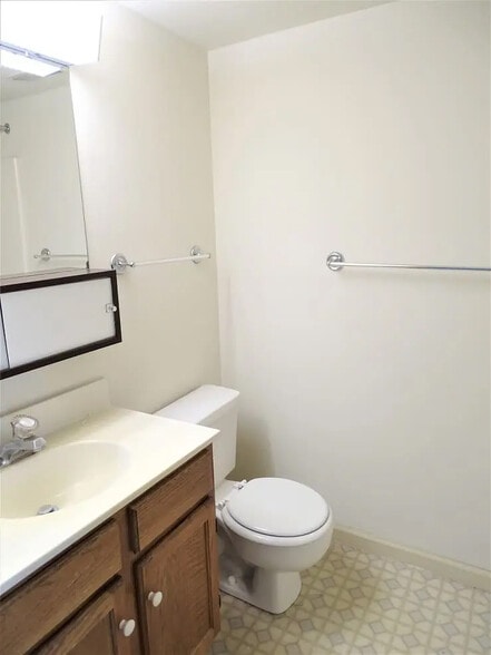 Building Photo - 661 Brunnerville Rd